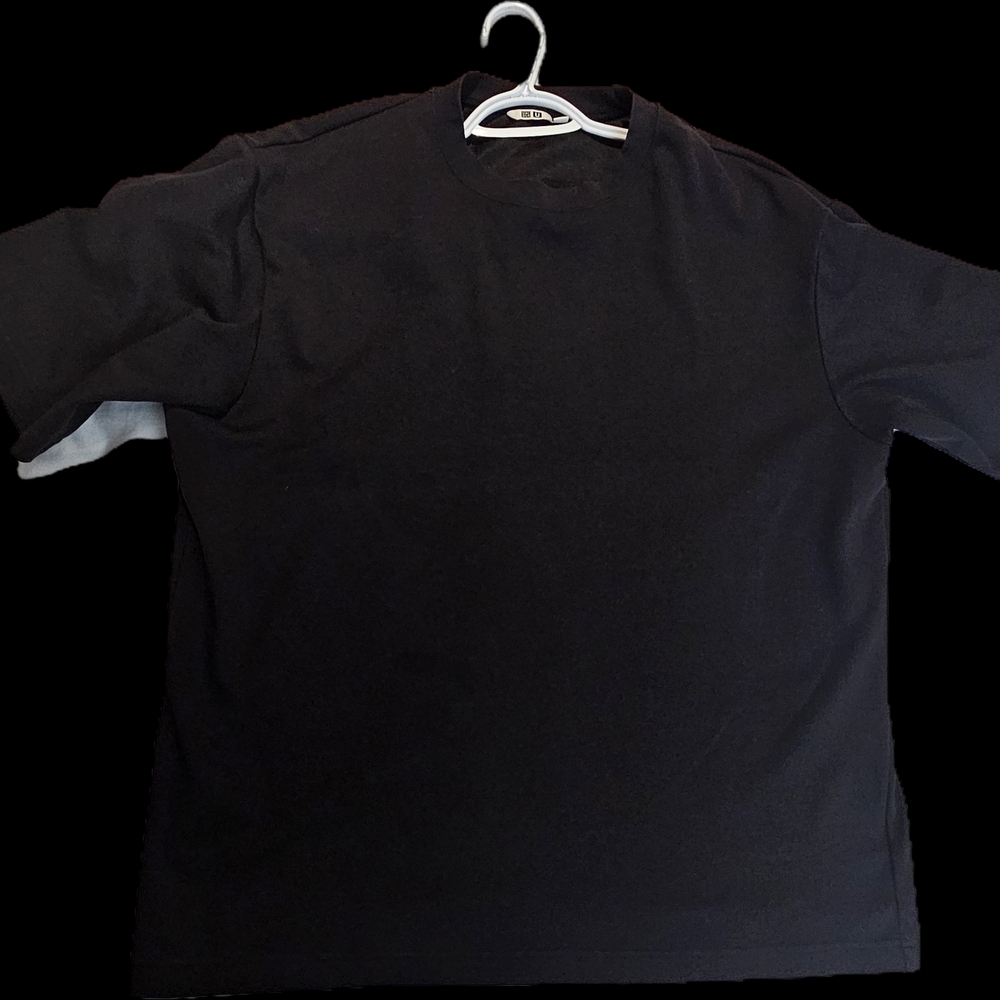 Uniqlo Men's Airsim XL Black Tshirt